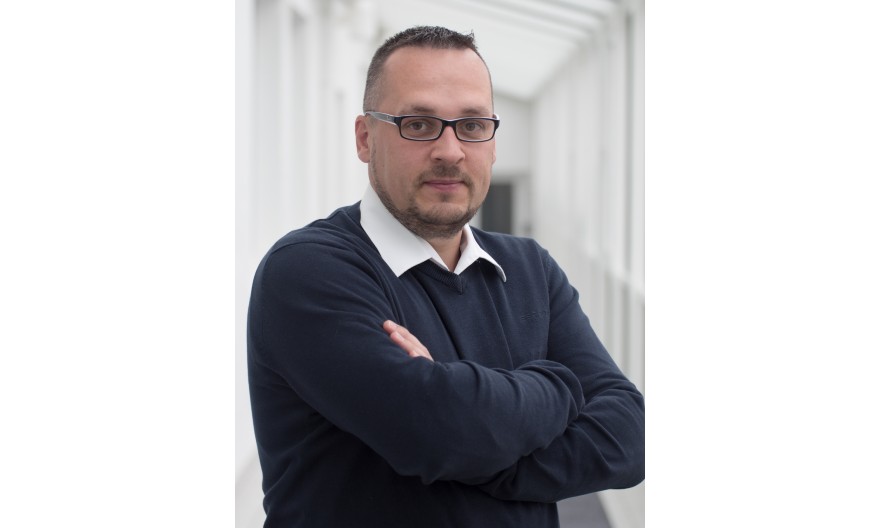 Sascha Kniep, Product Management KNX, JUNG : « JUNG met en avant trois nouveautés KNX, qui traduisent une même logique : plus de compacité, moins de complexité et un temps de paramétrage réduit. »
